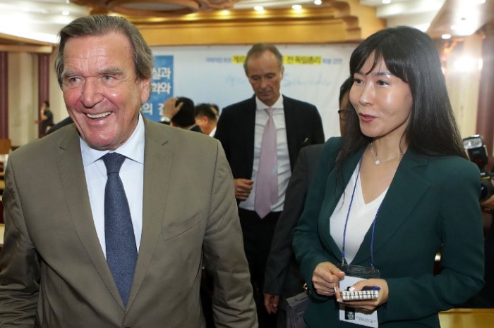 Бившият германски канцлер Герхард Шрьодер ще заеме пост в надзорния